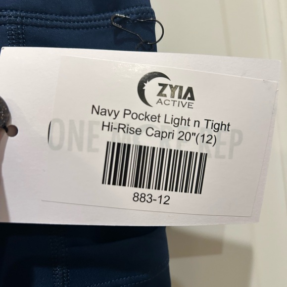 Zyia Light n Tight Capri Leggings - Picture 8 of 8